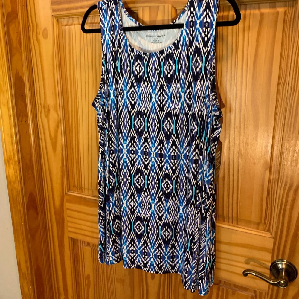 Blue Geometric Patterned Sleeveless Tunic 
Size 22/24